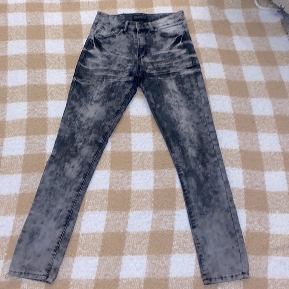 Color is a distressed mixed look with light grey, dark grey mixed together - Picture 5 of 5